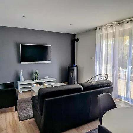 Renove A Avec Grand Terrain Et 2 Terrasses - Fr-1-585-176