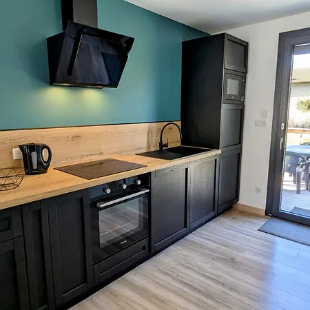 Renove A Avec Grand Terrain Et 2 Terrasses - Fr-1-585-176